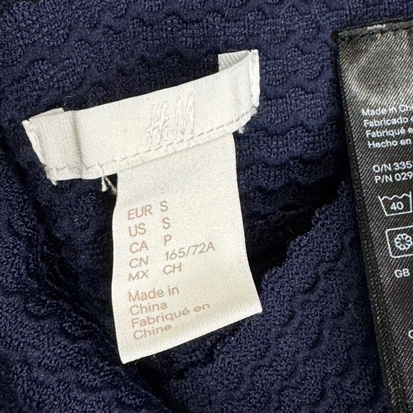 FREE WITH PURCHASE! 
H&M Women's Skirt, Size S, Navy - Picture 4 of 5